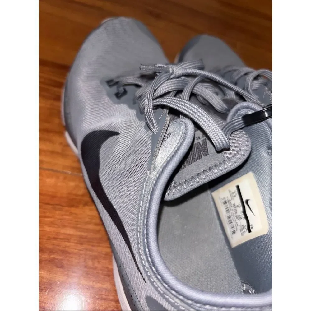 Nike women’s Light Gray Athletic Running Shoes 8.5